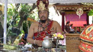 mengapa pandita atau sulinggih siwa melaksanakan surya sewana bukan siwa sewana